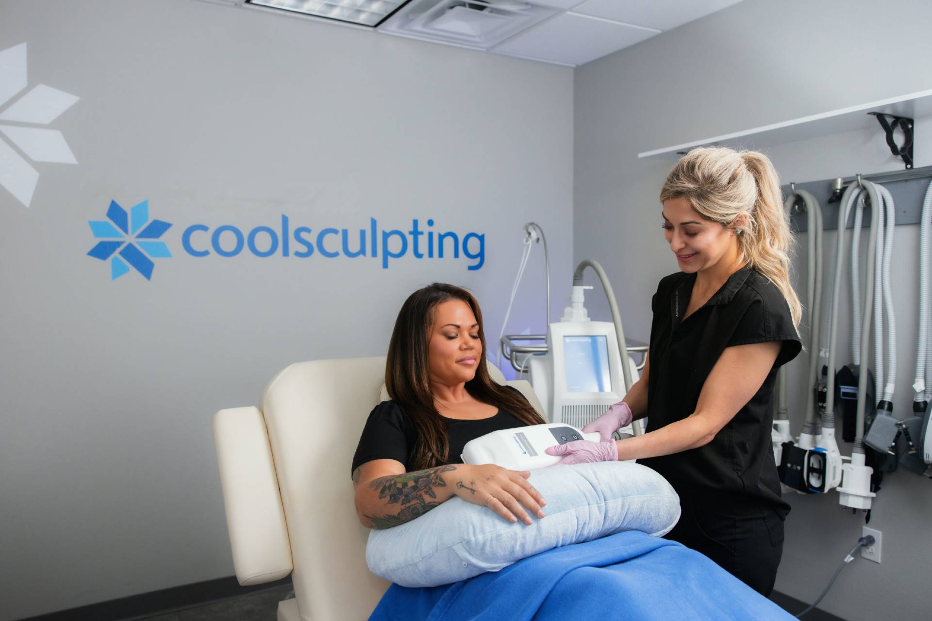 our client doing the CoolSculpting treatment at Atomic Dermatology and Med Spa